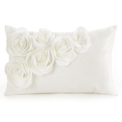 Zamatová obliečka na vankúš FLORES, 3D ruže biele